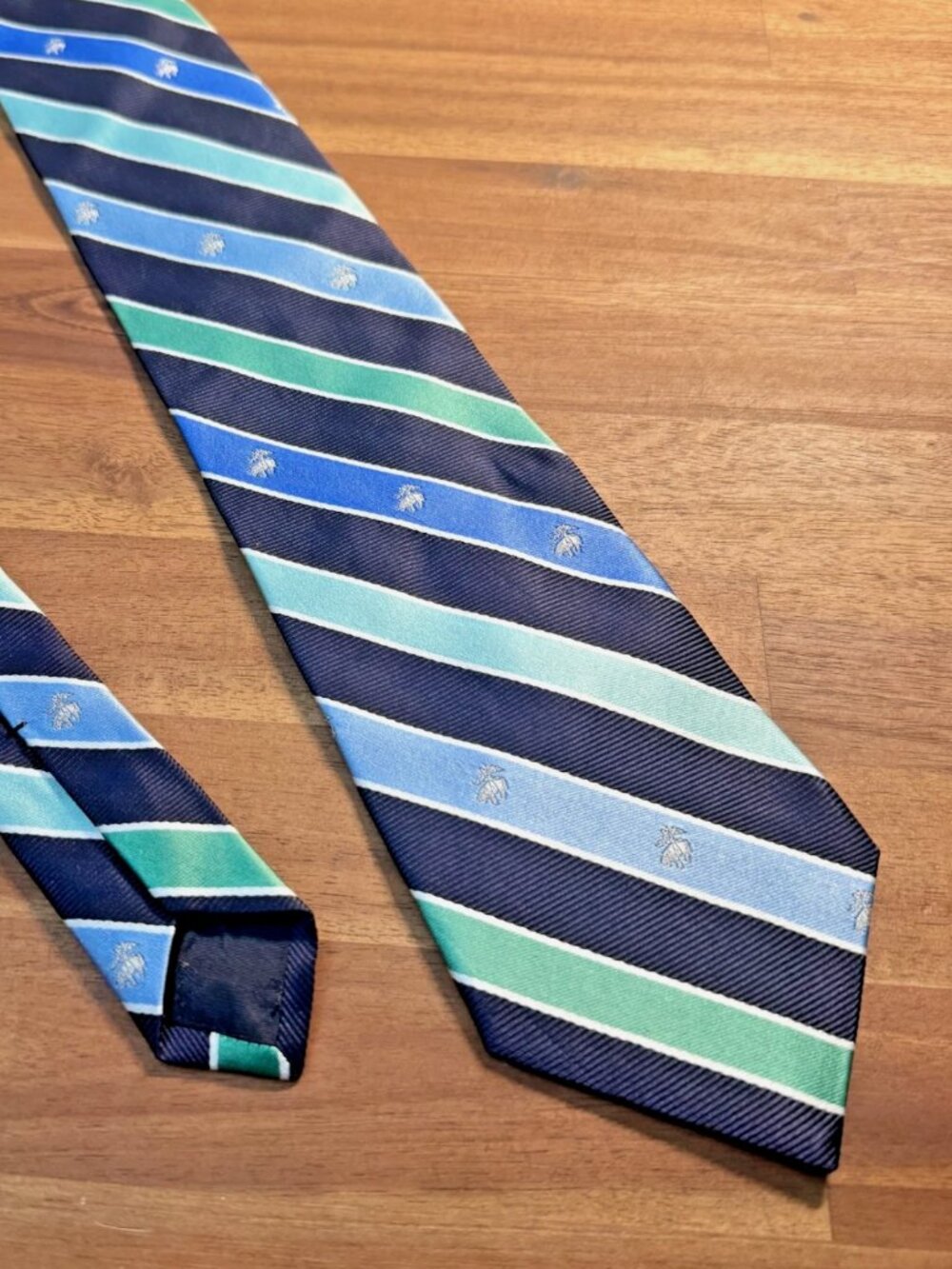 Brooks Brothers Light Colored Tie With Novelty 100% Silk Men's Necktie